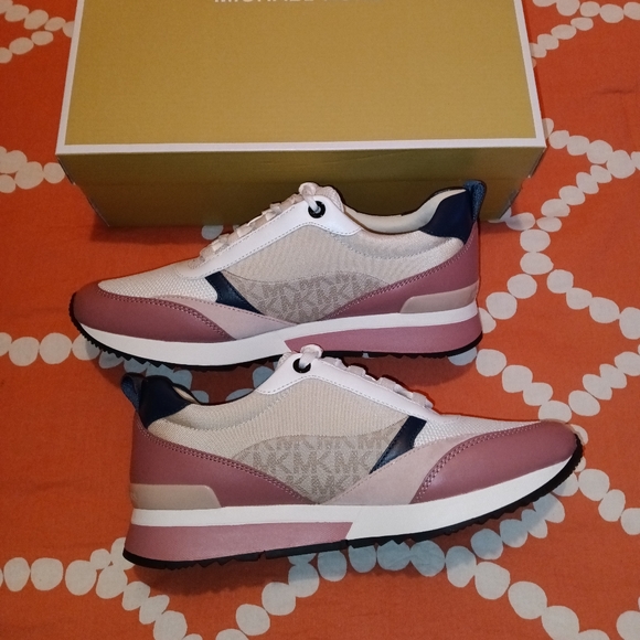 Michael Kors Allie Stride Trainer Lace Up Sneakers - Picture 4 of 14